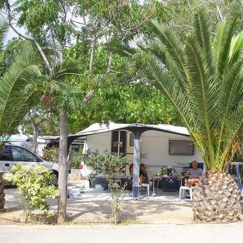 PIAZZOLA - Plus (1 auto 1 roulotte/tenda/campeggio elettricità + acqua)