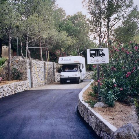 PIAZZOLA - Plus (1 auto 1 roulotte/tenda/campeggio elettricità + acqua)