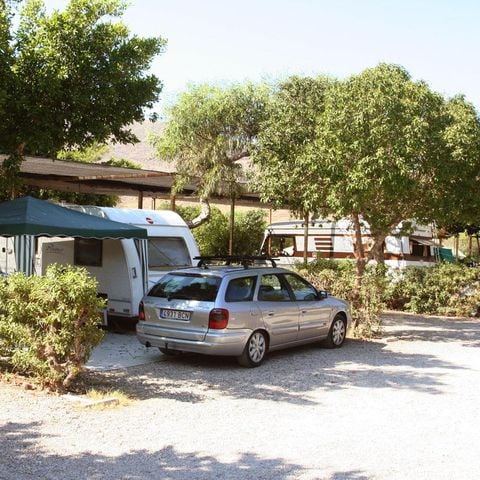Kampeerplaats - Standplaats caravan en auto 2 pers