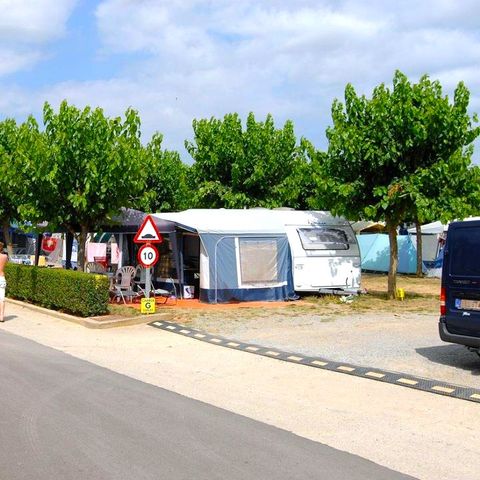 Stellplatz - STELLPLATZ plus 6 Personen