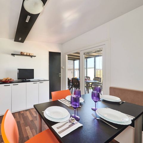 BUNGALOW 6 personnes - Comfort | 3 Ch. | 6 Pers. | Terrasse surélevée | 2 SDB | Clim. | TV