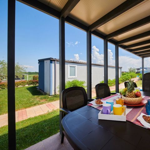 BUNGALOW 6 personnes - Comfort | 3 Ch. | 6 Pers. | Terrasse surélevée | 2 SDB | Clim. | TV