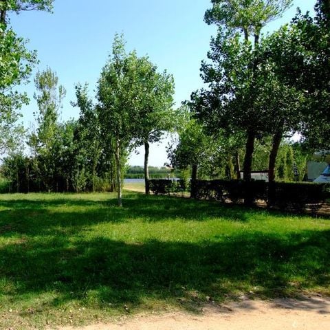 PIAZZOLA - Piazzola Master XL (120m²): auto + tenda/roulotte o camper + elettricità 10A + acqua e scarico + WIFI