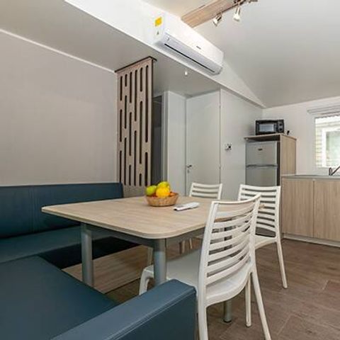 Mobilheim 6 Personen - Premium | 3 Schlafz. | 6 Pers. | Lounge Terrasse | Klimaanlage | TV