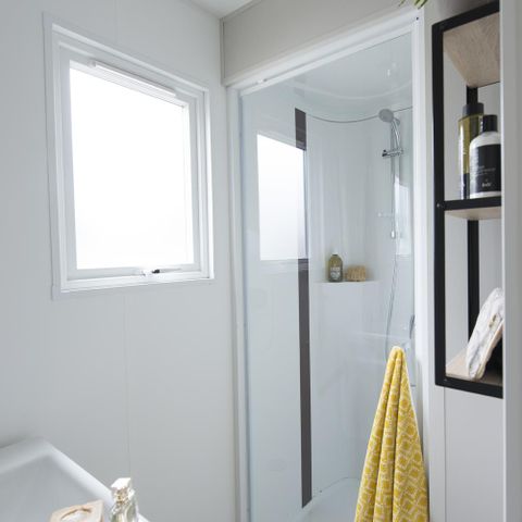 MOBILHOME 4 personnes - Confort 25m² (2 chambres) + terrasse semi-couverte 10m² + TV | 4 personnes