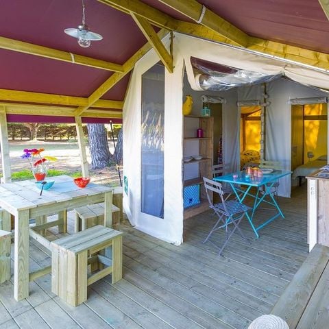 Tente en toile et en bois 4 personnes - Freeflower Standard 28m² (2 chambres) + terrasse couverte 8m²- sans sanitaires et sans salle de bain | 4 personnes