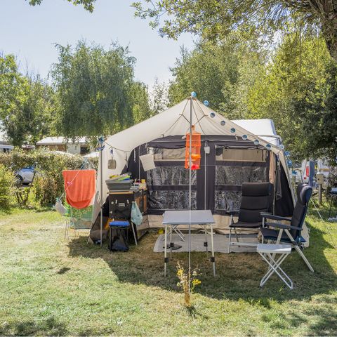 STAANPLAATS - Comfortpakket (1 tent, caravan of camper / 1 auto / 10A elektriciteit)