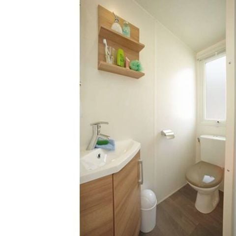 Mobilheim 8 Personen - Premium | 3 Zimmer | Kapazität 6-8 Personen | Halbüberdachte Terrasse | 1 Badezimmer | Klimaanlage