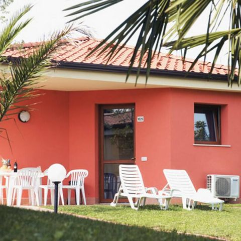 Bungalow 6 personen - 2 Zimmer | Kapazität 6 Personen | Kleine Terrasse | 1 Badezimmer | Klimaanlage | TV