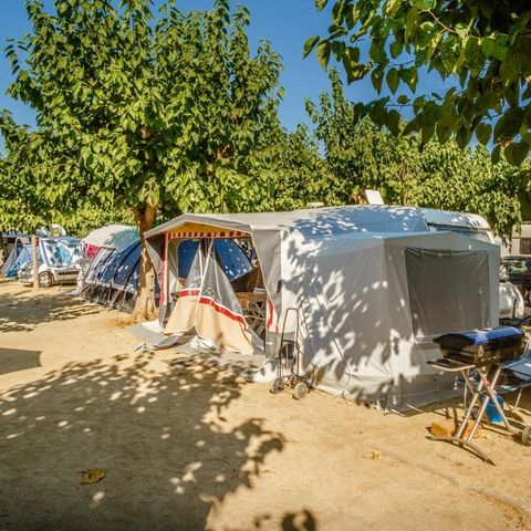 Pitch - Pitch + 1 car + tent, caravan or camper + electricity 1/6 pers