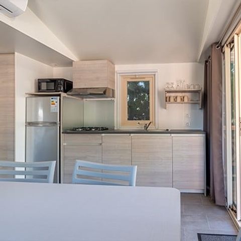 Stacaravan 4 personen - Comfort XL | 2 Slaapkamers | 4 Pers | Verhoogd terras | Airconditioning