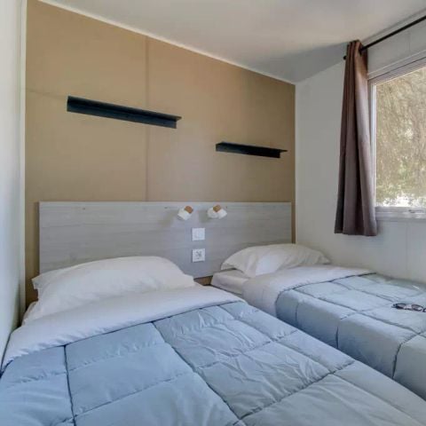 BUNGALOW 6 personnes - Mobil-home | Comfort | 2 Ch. | 4/6 Pers. | Terrasse simple | Clim.
