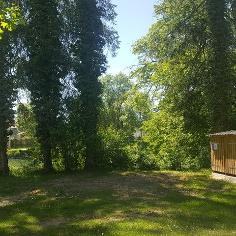 Stellplatz - Stellplatz "Confort Plus" 2/6 Pers.
