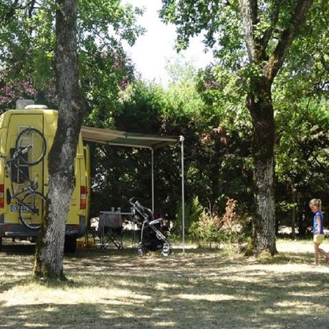 Kampeerplaats - tent / caravan of camper