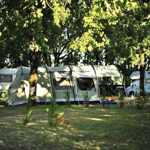 Kampeerplaats - tent / caravan of camper