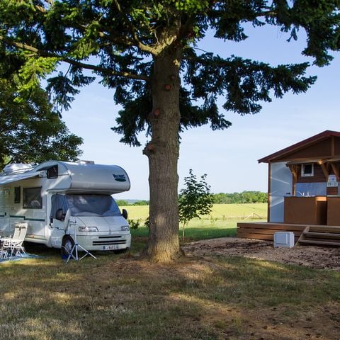 Kampeerplaats - Grand Confort kampeerplaats met privé sanitair