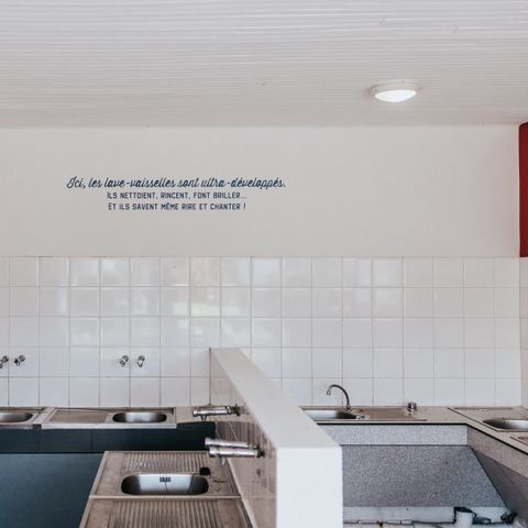 STAANPLAATS - Grote locatie aan het water