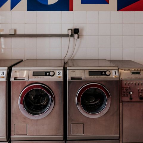 STAANPLAATS - Grote locatie aan het water