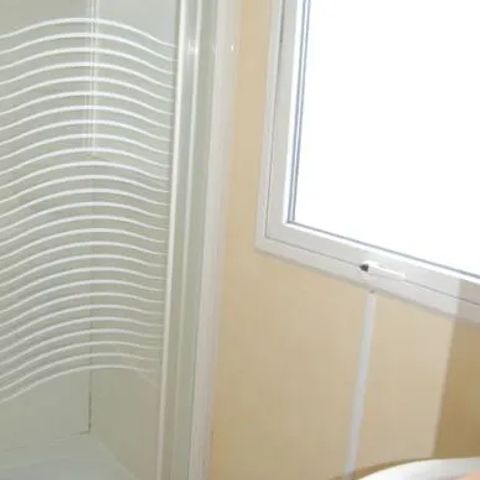 MOBILE HOME 4 people - 21 Résidence La Capucine 29m2 covered terrace + dishwasher + television 1/4 pers.