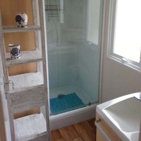 Stacaravan 6 personen - 66 Résidence Des Bois 32m2, airconditioning + TV + vaatwasser + 1/6 persoons overdekt terras
