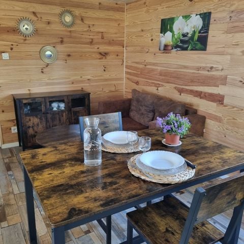CHALET 2 personnes - 11 Le cabanon cosy "TOI ET MOI "2 pers. une seule chambre télévision et terrasse couverte 2 pers