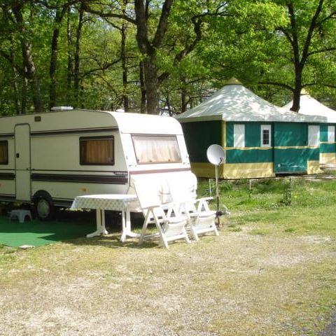 EMPLACEMENT - Forfait 2 pers Emplacement nu + 1 Vehicule sans electricité