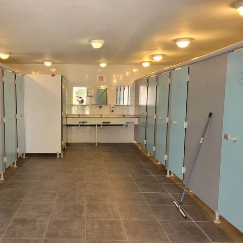 EMPLACEMENT - Emplacement camping 2p + 1 voiture + tente ou caravane + électricité