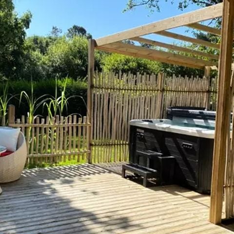 Stacaravan 4 personen - PREMIUM & SPA-cottage – - 2 slaapkamers