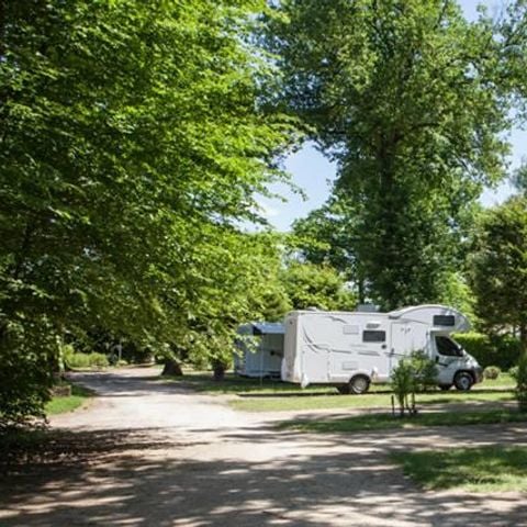 EMPLACEMENT - Confort : luxe 180m² avec électricité 16A