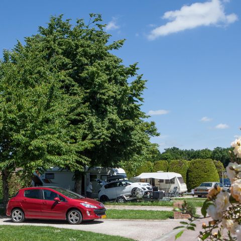 Kampeerplaats - Klassiek: 100m² met 10A elektriciteit