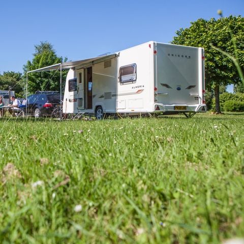 Stellplatz - Platz zum Aufladen des Autos Green Up