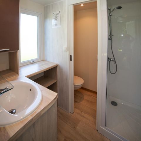 EMPLACEMENT - Castel Suite+frigo : emplacement Luxe 180m² avec sanitaire privatifs+frigo 70L, élec 16A