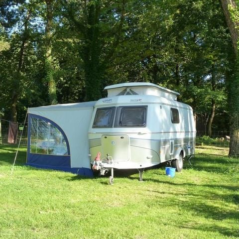 PARCELA - sin electricidad (mín. 120 m²): tienda, autocaravana o caravana + 1 coche