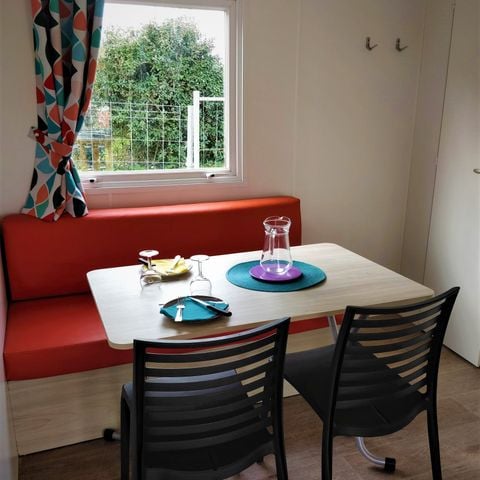 BUNGALOW 4 personnes - 2 chambres (sans sanitaires) 1 couple et 2 enfants de - 40 kgs