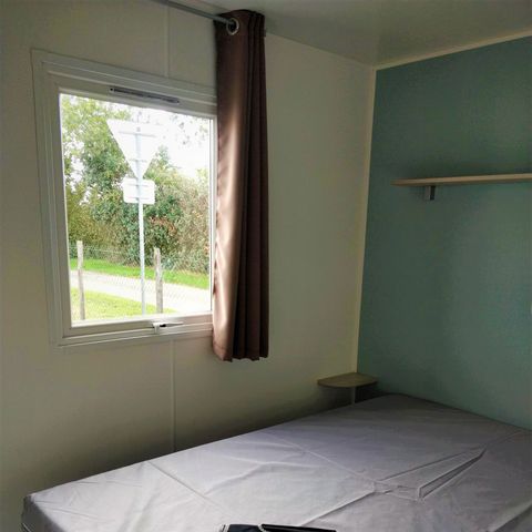 BUNGALOW 4 personnes - 2 chambres (sans sanitaires) 1 couple et 2 enfants de - 40 kgs