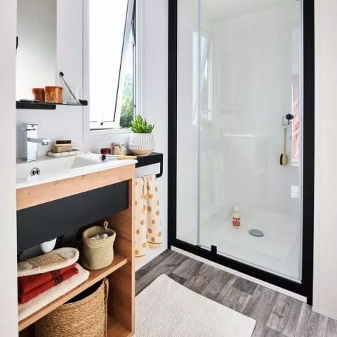 Mobilheim 4 personen - Mobil Home Confort Plus 2 CH - Halbüberdachte Terrasse 4 Personen