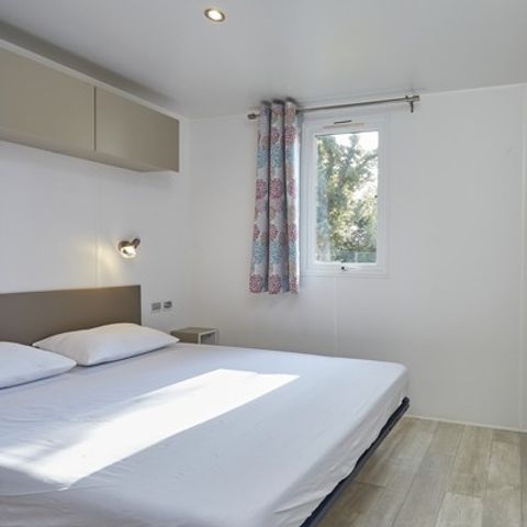 STACARAVAN 6 personen - Mobile-home | Comfort XL | 2 slaapkamers | 4/6 Pers | Verhoogd terras | 2 badkamers | Airconditioning | TV