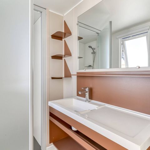 MOBILHOME 6 personnes - Mobil-home | Premium | 3 Ch. | 6 Pers. | Terrasse surélevée | 2 SDB | Clim. | TV