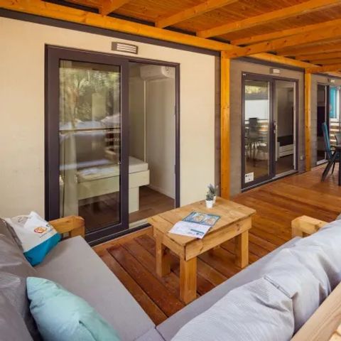 BUNGALOW 6 personnes - Mobile home 6 personnes - Comfort Plus 3 chambres et 2 salles de bain Salon