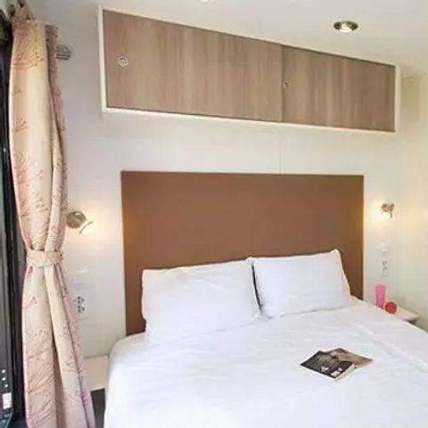 BUNGALOW 6 personnes - Comfort | 2 Chambres | Capacité 4-6 personnes | Terrasse semi couverte | 1 Salle de bain | Climatisation