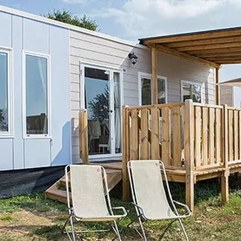 Mobilheim 6 personen - Comfort | 2 Zimmer | Kapazität 4-6 Personen | Halbüberdachte Terrasse | 1 Bad | Klimaanlage