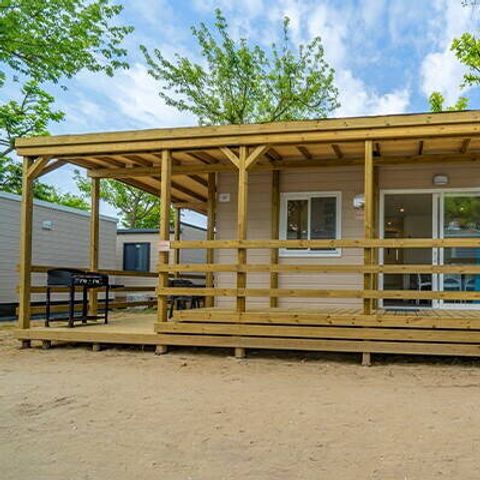 Stacaravan 5 personen - Premium | 2 slaapkamers | 5 slaapplaatsen | Halfoverdekt terras | 2 badkamers | Airconditioning | TV