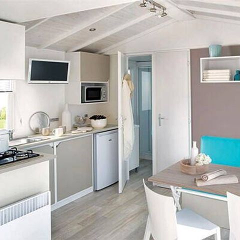 Stacaravan 5 personen - Premium | 2 slaapkamers | 5 slaapplaatsen | Halfoverdekt terras | 2 badkamers | Airconditioning | TV