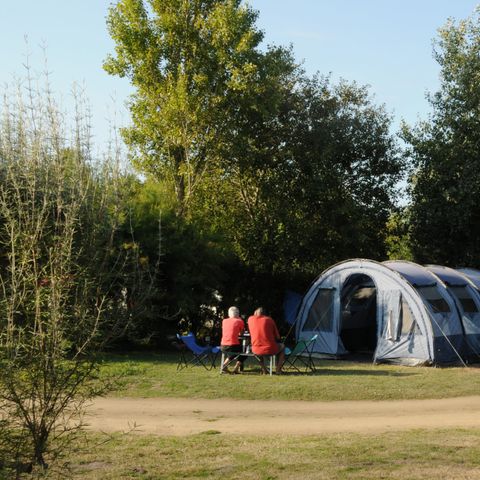 Parcela - Paquete naturaleza (1 tienda, caravana o autocaravana / 1 coche)