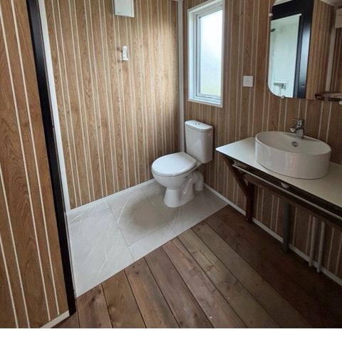 Pitch - Package: PREMIUM pitch (wooden structure 3.76m2 with kitchenette, top fridge and private bathroom)