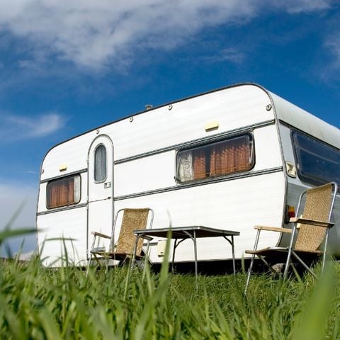 STAANPLAATS - Standplaats met auto