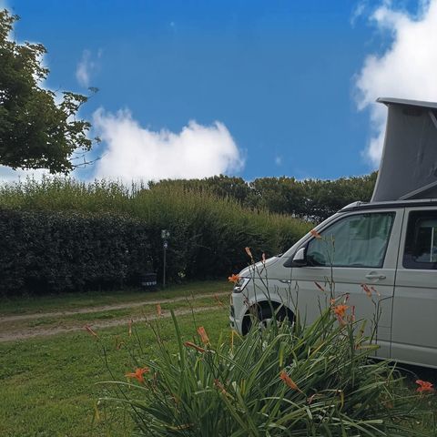 STAANPLAATS - Kampeerplaats voor auto of bestelwagen