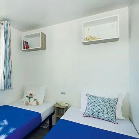 Stacaravan 6 personen - Classic XL | 2 slaapkamers | 4/6 pers. | Verhoogd terras | Airconditioning.