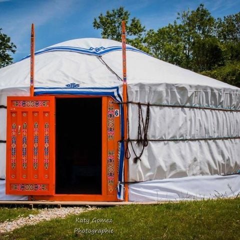 HÉBERGEMENT INSOLITE 6 personnes - sans sanitaire