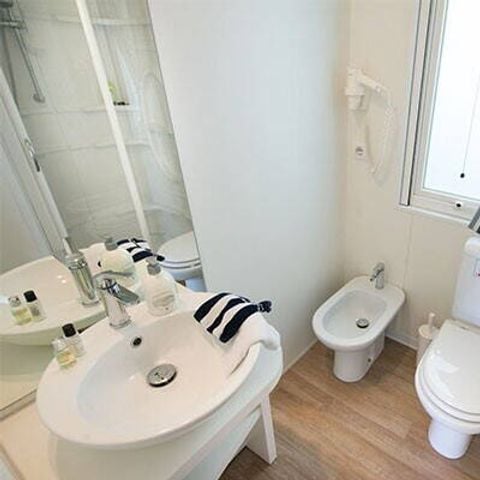 Stacaravan 4 personen - Comfort | 2 Slaapkamers | 4 Pers | Verhoogd terras | Airconditioning